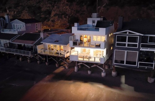Eastern Malibu Cabaña | Beachfront Malibu House w/ Sauna & Ocean-view Deck