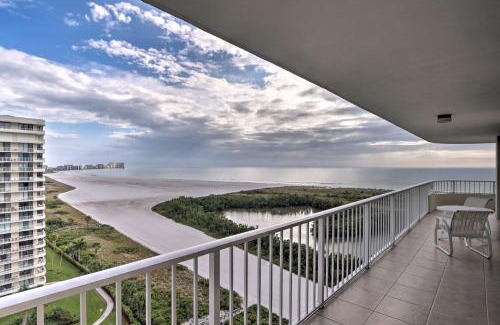 Marco Island Apartamento | Beachfront Marco Island Resort Condo with Pool!