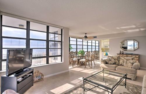Marco Island Apartamento | Beachfront Marco Island Resort Condo with Pool!