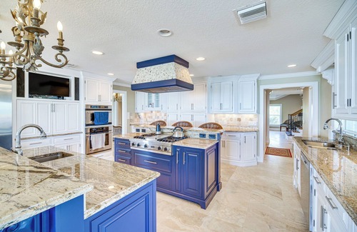 Melbourne Beach Casa | Beachfront Melbourne Beach Retreat w/ Pool Table!