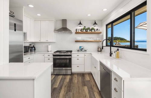 Camano Island Casa | Beachfront - Modern 2-bedroom house on beautiful Camano Island; Sleeps 10
