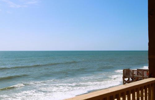 Sneads Ferry Apartamento | Beachfront, Newly Renovated at Aqua Vista