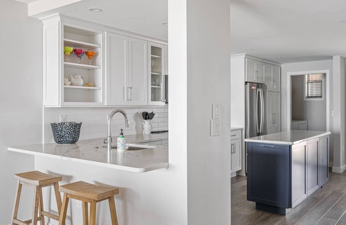 Bethany Beach Condominio | Beachfront, Newly Renovated Edgewater Building Condo