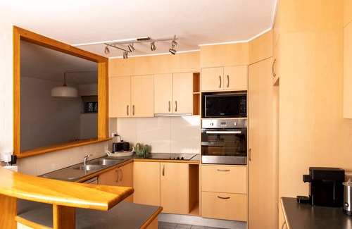 Sunshine Coast Apartamento | Beachfront, ocean view apartment,