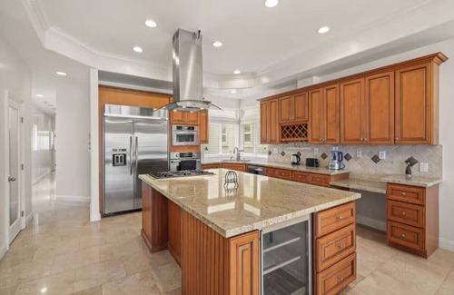 Huntington Beach Casa | Beachfront Oasis with Stunning Views