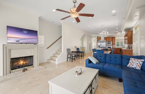 Huntington Beach Casa | Beachfront Oasis with Stunning Views