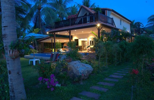 Bang Po Villa | Beachfront Oasis With Private Pool and Jacuzzi on Samui's Bang Por Beach