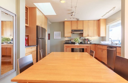 Pacifica Apartamento | Beachfront Ocean Views 20 mins to San Francisco! (Neptune 3)