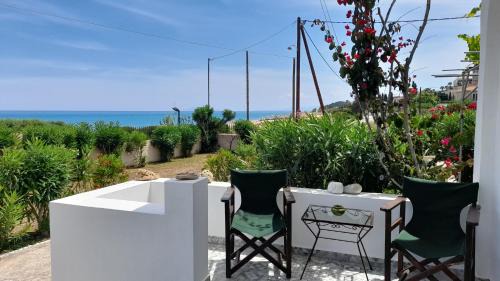 Skala Casa | Beachfront Oleanders House in Skala