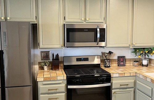 Port Hueneme Condominio | Beachfront Paradise 10 steps from the Beach. Heated Pool, Spa, Sauna. No fees