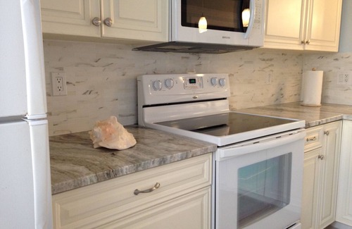 Hutchinson Island South Condominio | En primera línea de playa paraíso maravillosamente Unidad de esquina, renovado en Hutchinson Island
