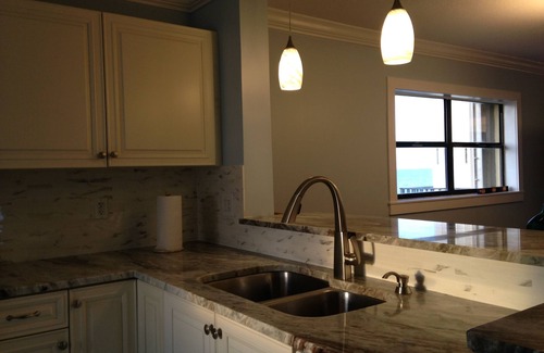 Hutchinson Island South Condominio | En primera línea de playa paraíso maravillosamente Unidad de esquina, renovado en Hutchinson Island