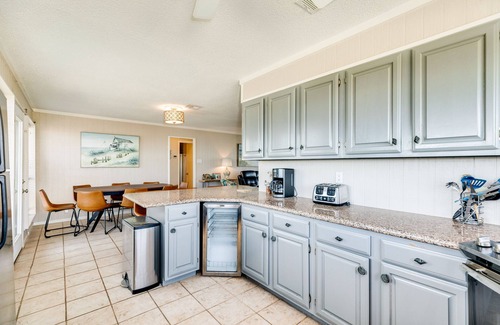 Bermuda Beach Casa | Beachfront paradise with furnished deck, outdoor shower & fast WiFi