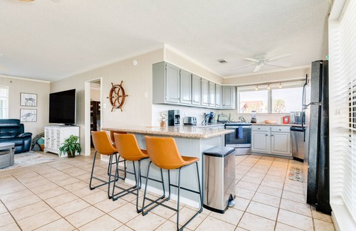Bermuda Beach Casa | Beachfront paradise with furnished deck, outdoor shower & fast WiFi
