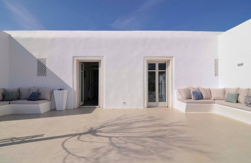 Chrissi Akti Villa | Beachfront Paros Villa | Villa Sandshell | 4 Bedrooms | Direct Access to Beach | Private Swimming Pool | BBQ and Pool Bar | Chrissi Akti