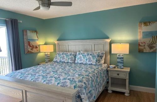 Siesta Key Casa | Beachfront Penthouse - Expansive Gulf View from Every Room! Wifi, Screened Lanai