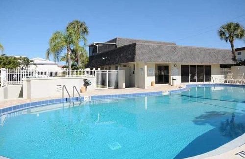 Siesta Key Casa | Beachfront Penthouse - Expansive Gulf View from Every Room! Wifi, Screened Lanai