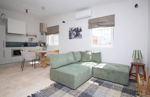 Playas del Palo Apartamento | Ático en Málaga con Gran Terraza y Vistas al Mar