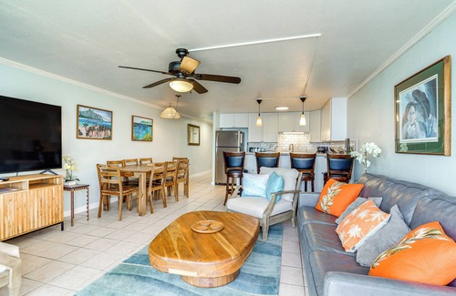 Punaluu Condominio | Beachfront Penthouse w/ 3 Lanais on O’ahu!