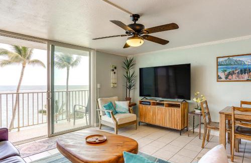 Punaluu Apartamento | Beachfront Penthouse with 3 Lanais on Oahu!