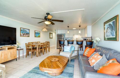 Punaluu Apartamento | Beachfront Penthouse with 3 Lanais on Oahu!