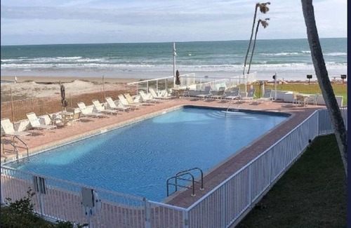 South Peninsula Historic District Apartamento | Cozy Beachfront Condo - Pool - Steps from Boardwalk