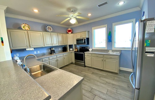 Morgantown Casa | Beachfront! Pools, Tennis, Pets OK!