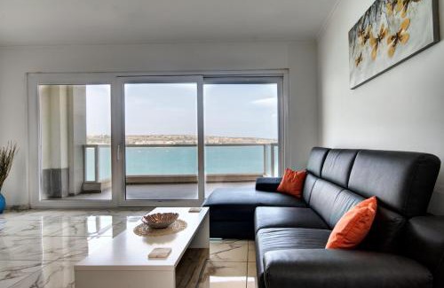 Għadira Apartamento | Beachfront Pretty Holiday Home