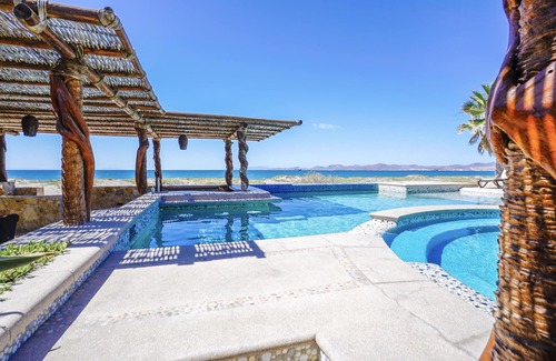 La Paz Villa | Frente a la playa con piscina privada en Golf Resort, Chef-Meals, Maid & Concierge Srvcs.