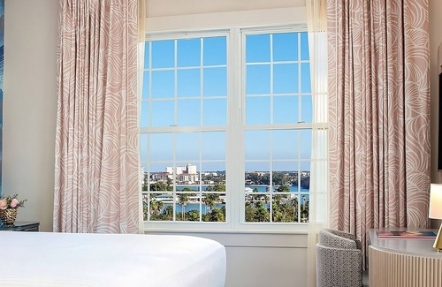 Pass-a-Grille Hotel | Beachfront Property w/ Amazing View! Gorgeous Room w/ King Bed, Outdoor Pool