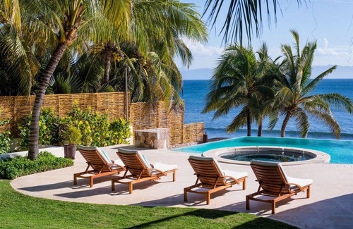 Punta de Mita Villa | Propiedad frente al mar junto a un surf de clase mundial