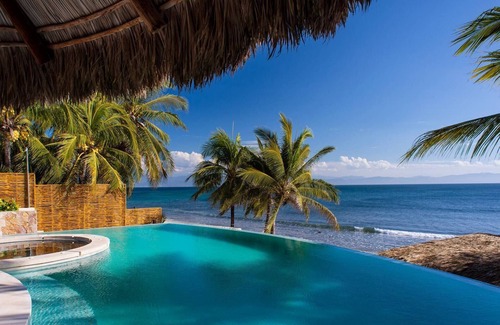 Punta de Mita Villa | Propiedad frente al mar junto a un surf de clase mundial