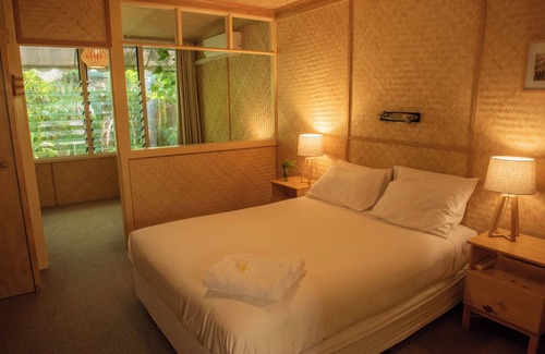 Suffolk Park Hotel | Beachfront Queen Motel Apartment With Pool