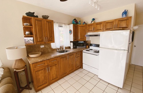 Zona Hotelera Condominio | Beachfront Retreat with Convenient Access to Shops, Dining, and More