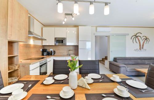 Privlaka Villa | Beachfront Reiterer Villa V1 with Jacuzzi 30 meters from the Beach - CROWONDER LUXURY RENT