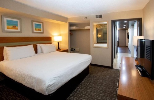 Virginia Beach Complejo | Beachfront resort in Virginia Beach - just reduced 25% - August 2nd to 9th