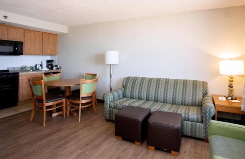 Virginia Beach Complejo | Beachfront resort in Virginia Beach - just reduced 25% - August 2nd to 9th