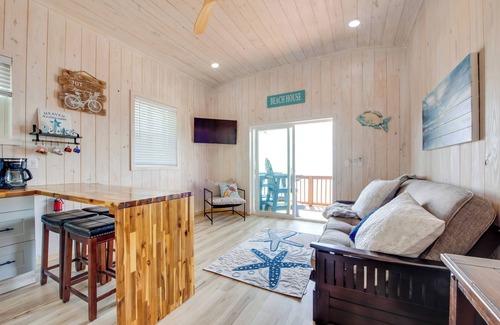 Franklin County Cabaña | Beachfront Retreat w/ Dock in Lanark Village!