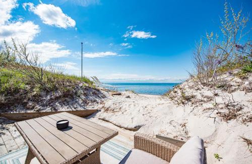 Wading River Casa | Beachfront Romance: Rustic Home w/Private Beach
