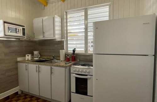 El Combate Cabina | Beachfront Rustic Cabin by Sunset Village - Yellow