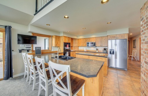 Sandpoint Casa | Beachfront Sagle Retreat w/ Boat Dock & Lift