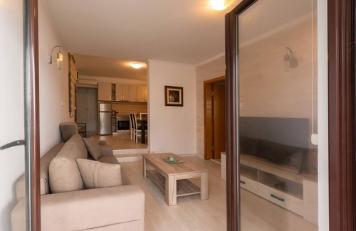Przno Apartamento | Beachfront Seaview Apartment in Rafailovici