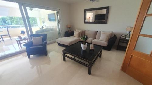 Marbella Apartamento | Beachfront spacious 4-Bed Apartment, Los Granados