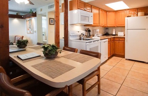Palm Beach Shores Apartamento | Beachfront Studio w/ Ocean Views