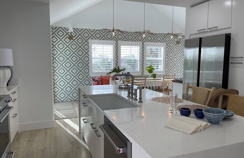 Sanibel Casa | Beachfront retreat - step into sand and shells