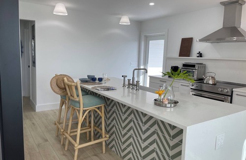 Sanibel Casa | Beachfront retreat - step into sand and shells