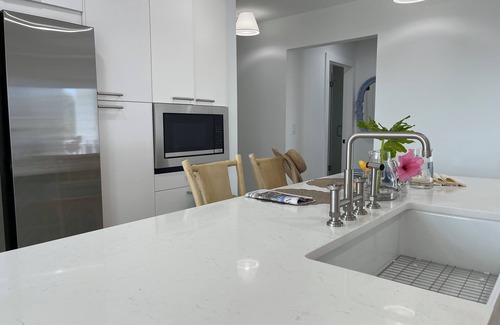 Sanibel Casa | Beachfront retreat - step into sand and shells