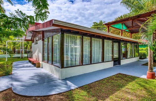 Parrita Casa | Beachfront Studio 2, Playa Palo Seco