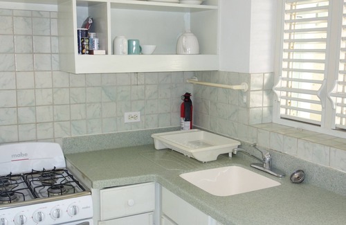 Silver Sands Apartamento | Estudio frente a la playa en el piso superior en la finca Inchcape Seaside Villas