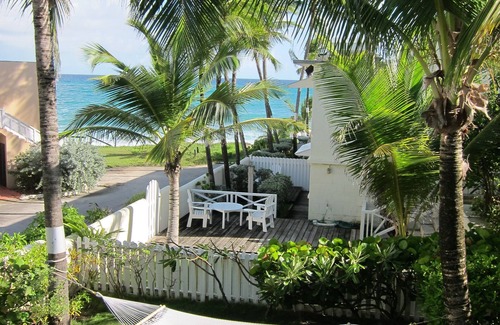 Silver Sands Apartamento | Estudio frente a la playa en el piso superior en la finca Inchcape Seaside Villas